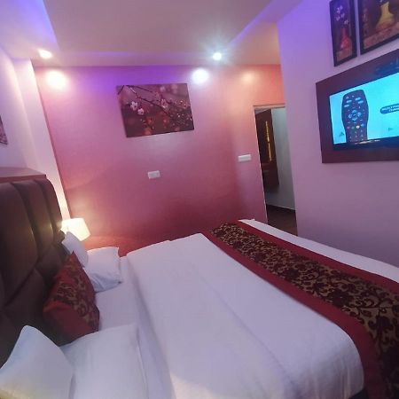 Deluxe Homestay Apartments With Kitchen In Шимла Екстериор снимка