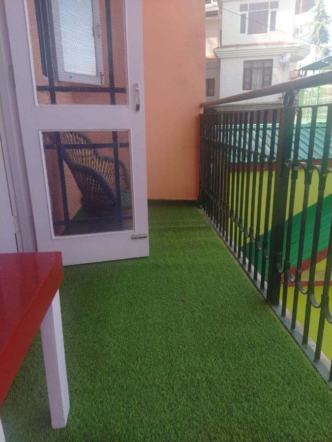 Deluxe Homestay Apartments With Kitchen In Шимла Екстериор снимка