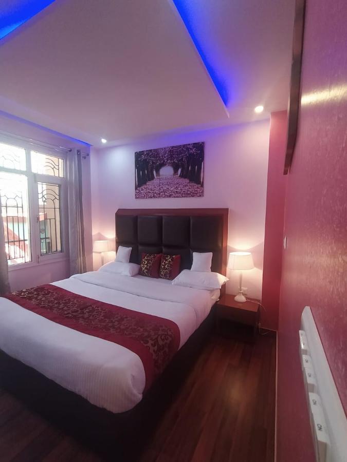 Deluxe Homestay Apartments With Kitchen In Шимла Екстериор снимка