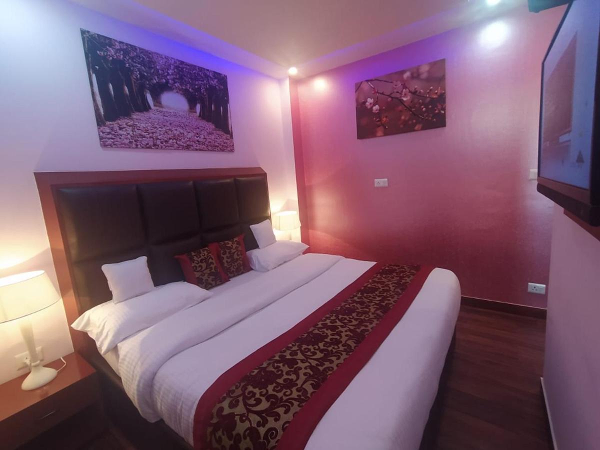 Deluxe Homestay Apartments With Kitchen In Шимла Екстериор снимка