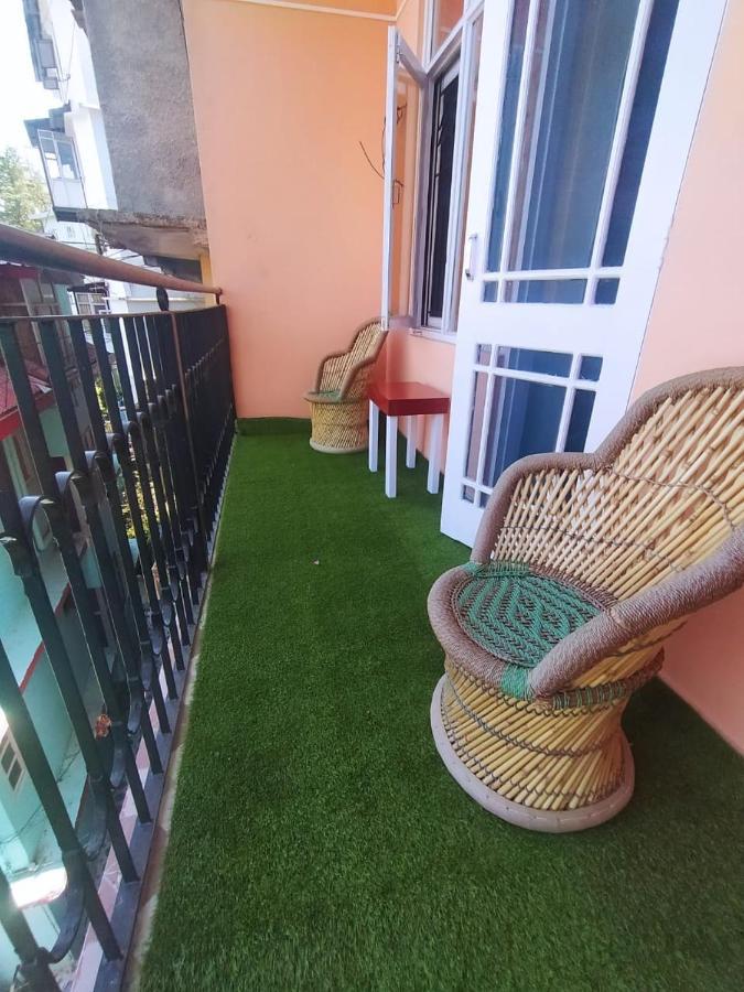 Deluxe Homestay Apartments With Kitchen In Шимла Екстериор снимка