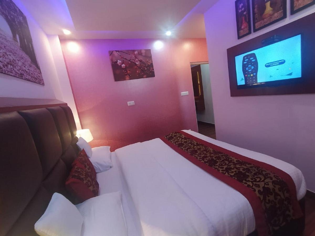 Deluxe Homestay Apartments With Kitchen In Шимла Екстериор снимка